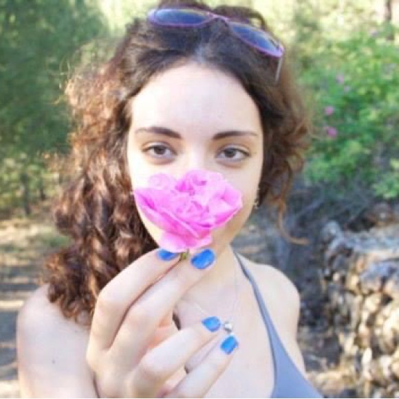 Meet your Posher, Lilia - Picture 3 of 4